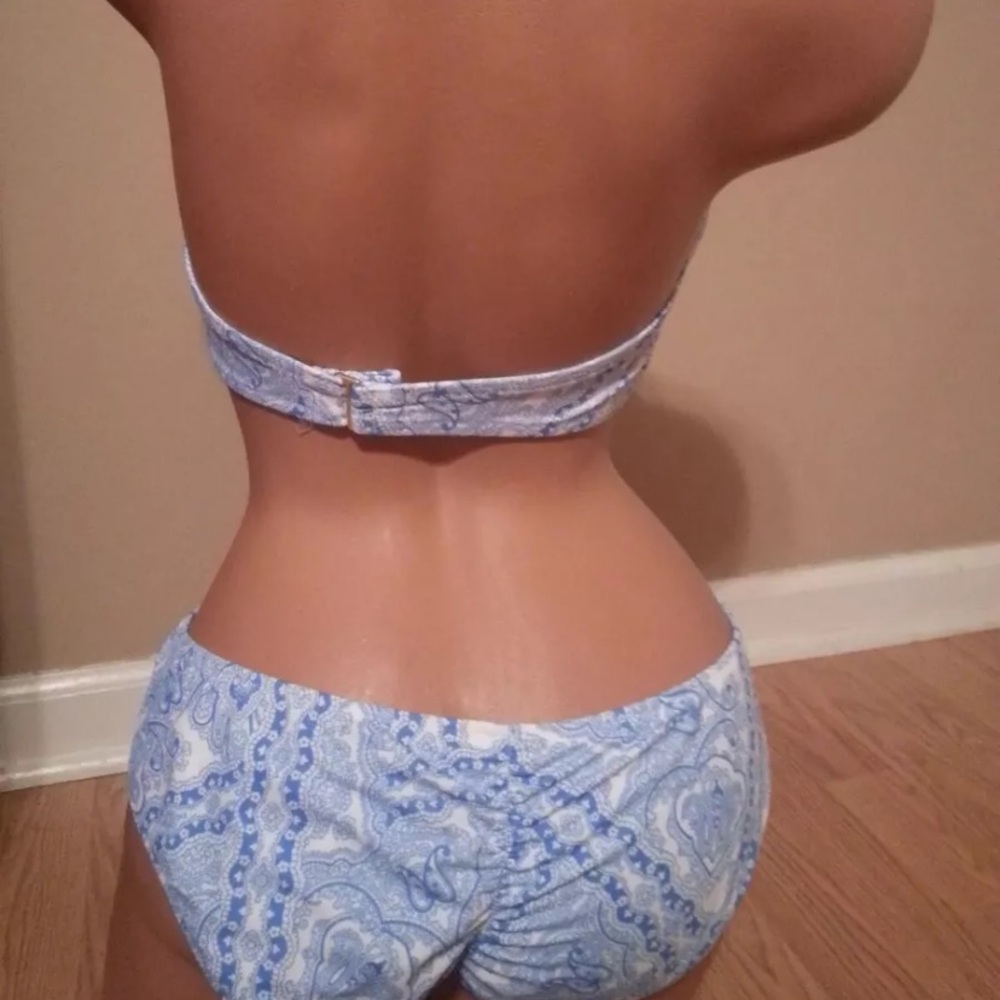 Victoria’s Secret Hipster Swim Bottoms Size Large Blue Paisley